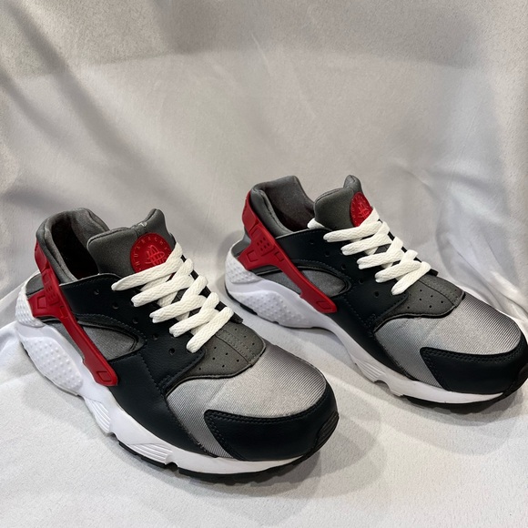 Hurache Nike Sneakers - Picture 2 of 7